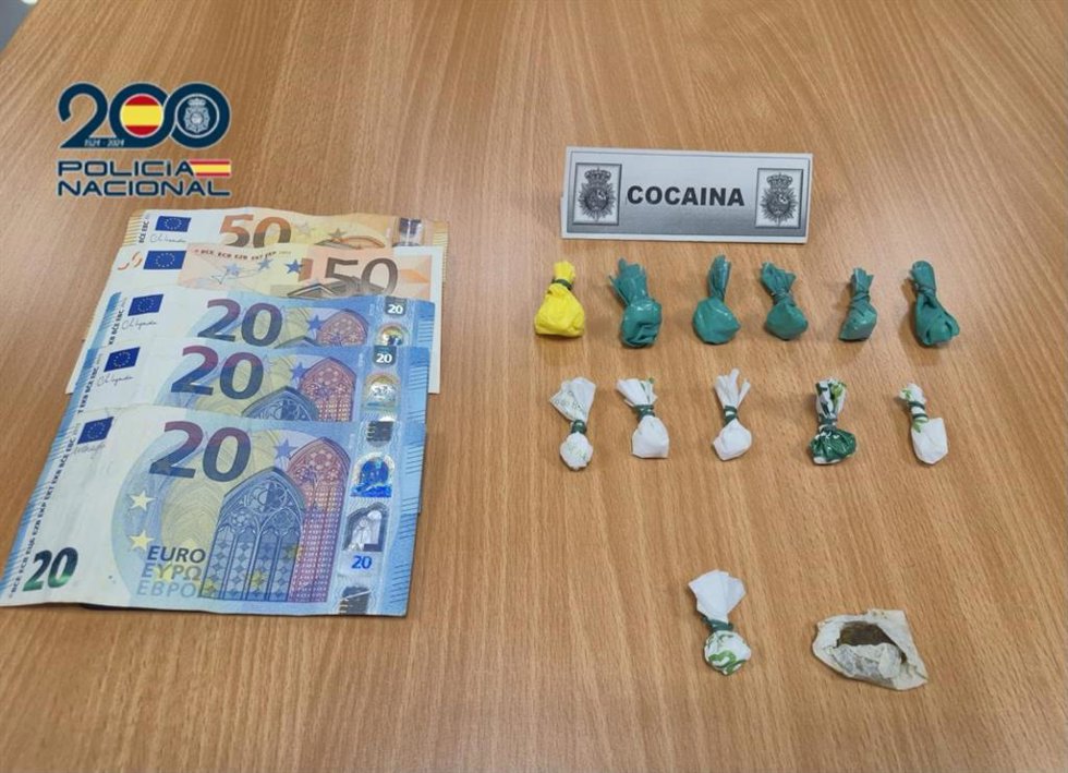 Dinero y sustancias intervenidas a una mujer en el barrio de Delicias, Valladolid.