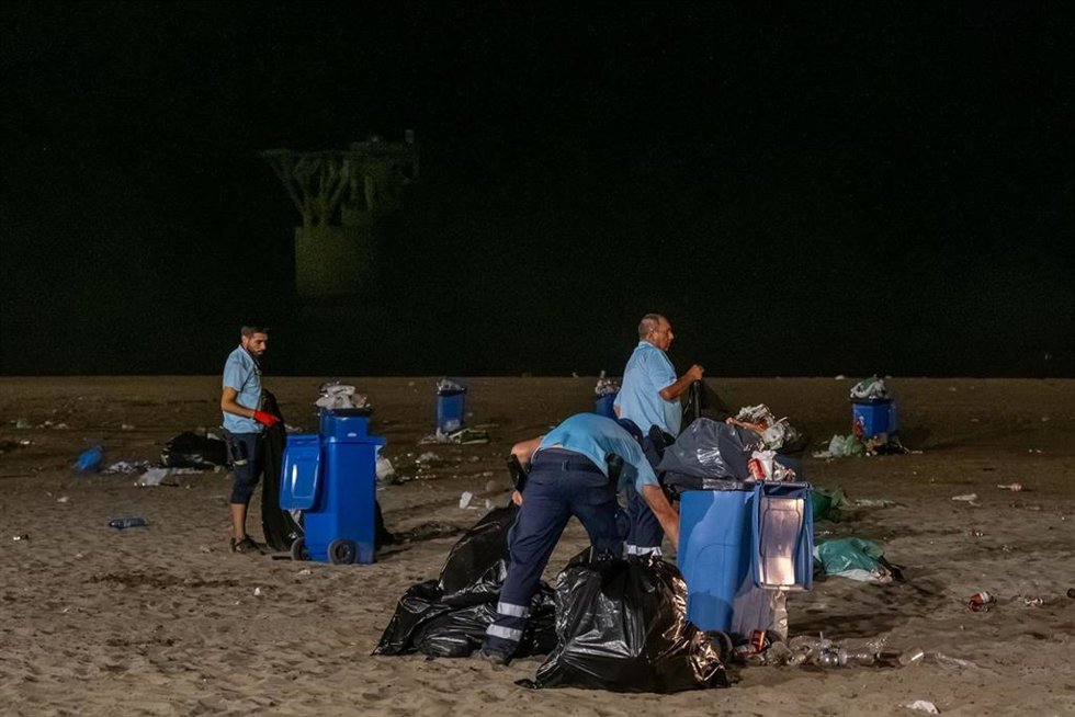 Recogida de residuos en las playas del litoral marbellí