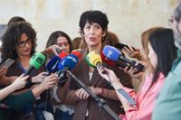 Elma Saiz tacha de "despropósito" el proceso judicial contra Begoña Gómez tras entregar la mujer de Sánchez su pasaporte