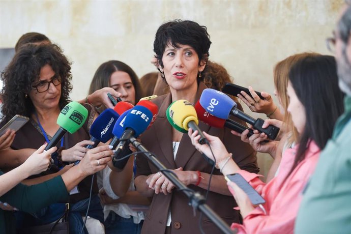 Archivo - La ministra de Inclusión, Seguridad Social y Migraciones, Elma Saiz