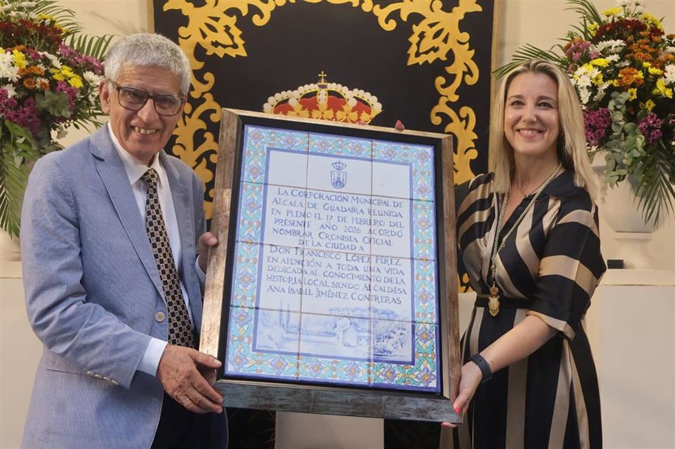 La alcaldesa de Alcalá de Guadaíra, Ana Isabel Jiménez, junto a Francisco López Pérez.