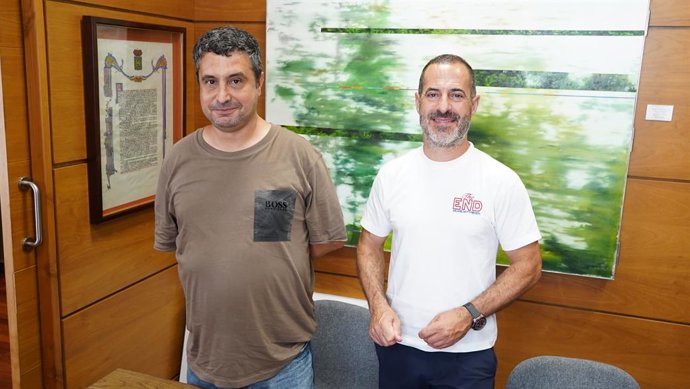 El alcalde de Siero, Ángel García 'Cepi' (izda) y el concejal de Ordenación y Gestión Urbanística, Vivienda y Empleo, Javier Rodríguez.