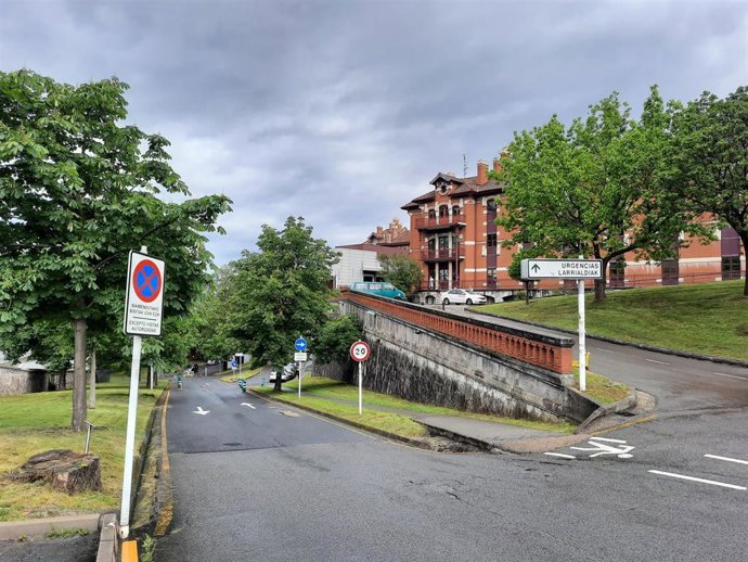 Archivo - Entrada a Urgencias del Hospital de Basurto (Bilbao)