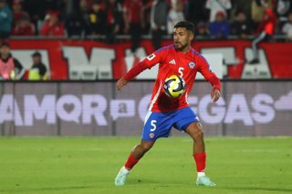 Futbol, Chile vs Ecuador. Clasificatorias al Mundial 2026. El jugador de la seleccion chilena Paulo Diaz es fotografiado durante el partido clasificatorio al Mundial 2026 contra Ecuador disputado en el estadio Nacional de Santiago,