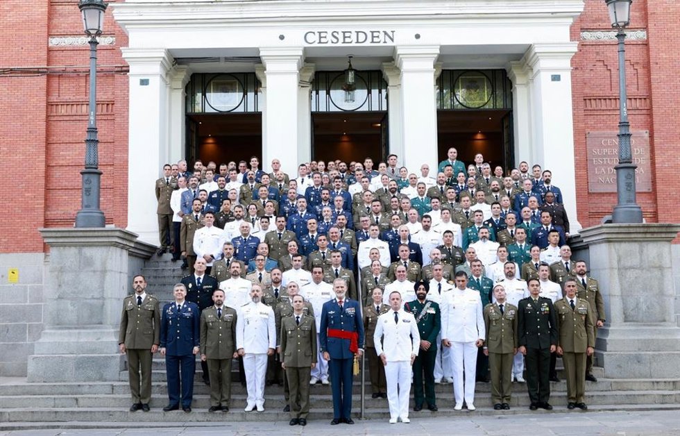 El Rey con los miembros del XXVII Curso de Estado Mayor