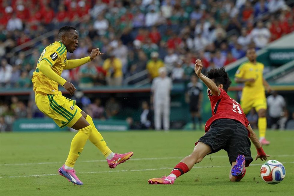 Thapelo Maseko logró el tanto del triunfo de Sudáfrica contra Corea del Sur que clasificó, por vez primera, a los 'Bafana Bafana' para las eliminatorias en un Mundial.
