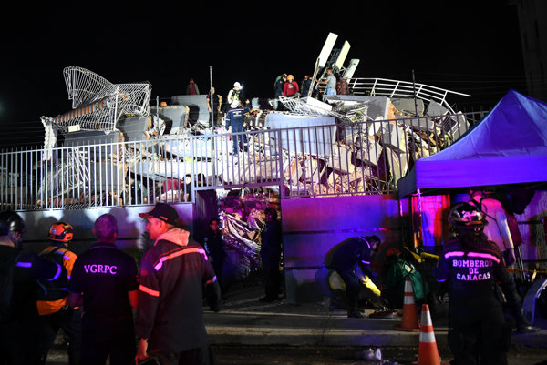 Más de 30 muertos y 700 heridos en el doble terremoto de Venezuela sin datos de La Guaira