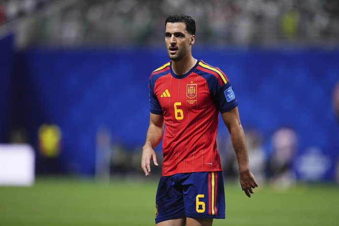 Mikel Merino, da Espanha, observa durante a partida do Grupo H da Copa do Mundo da FIFA 2026 entre Espanha e Arábia Saudita, no Atlanta Stadium, em 21 de junho de 2026, em Atlanta, Geórgia.