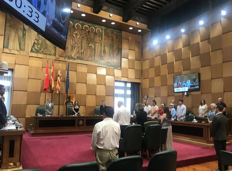 El pleno del Ayuntamiento de Zaragoza guarda un minuto de silencio en solidaridad con los venezolanos por el doble terremoto