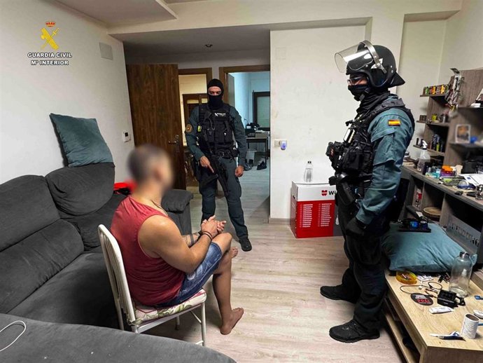 Uno de los detenidos en la operación de Guardia Civil contra el tráfico de drogas en La Rioja
