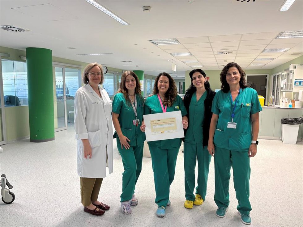 El equipo del programa regional ECMO móvil reconocido.