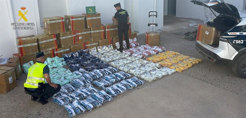 Materiales incautados durante el operativo.