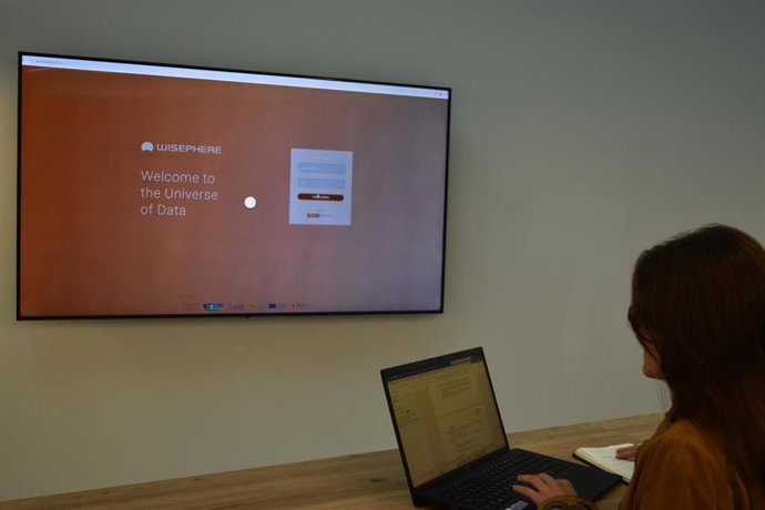 Archivo - El debate de la IA ya no se centra en quién dispone de esa tecnología  sino en quién será capaz de convertirla en ventaja competitiva