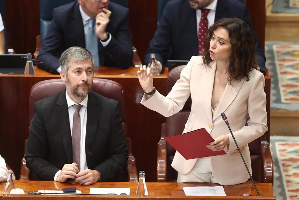 La presidenta de la Comunidad de Madrid, Isabel Díaz Ayuso, durante una sesión plenaria, en la Asamblea de Madrid, a 18 de junio de 2026, en Madrid (España). 