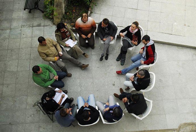 Archivo - Imagen de recurso de una terapia de grupo en Proyecto Hombre.