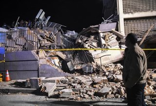Imagen de archivo de un edificio derrumbado por los terremotos en Venezuela.