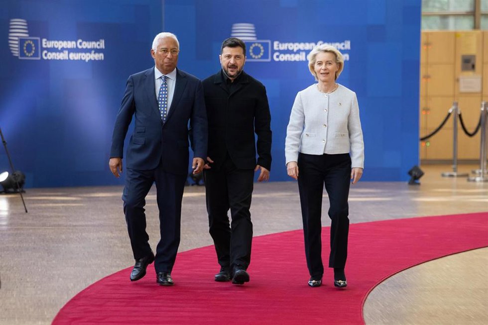 El presidente del Consejo Europeo, António Costa, el presidente de Ucrania, Volodimir Zelenksi, y la presidenta de la Comisión Europea, Ursula von der Leyen, durante el último Consejo Europeo celebrado en Bruselas