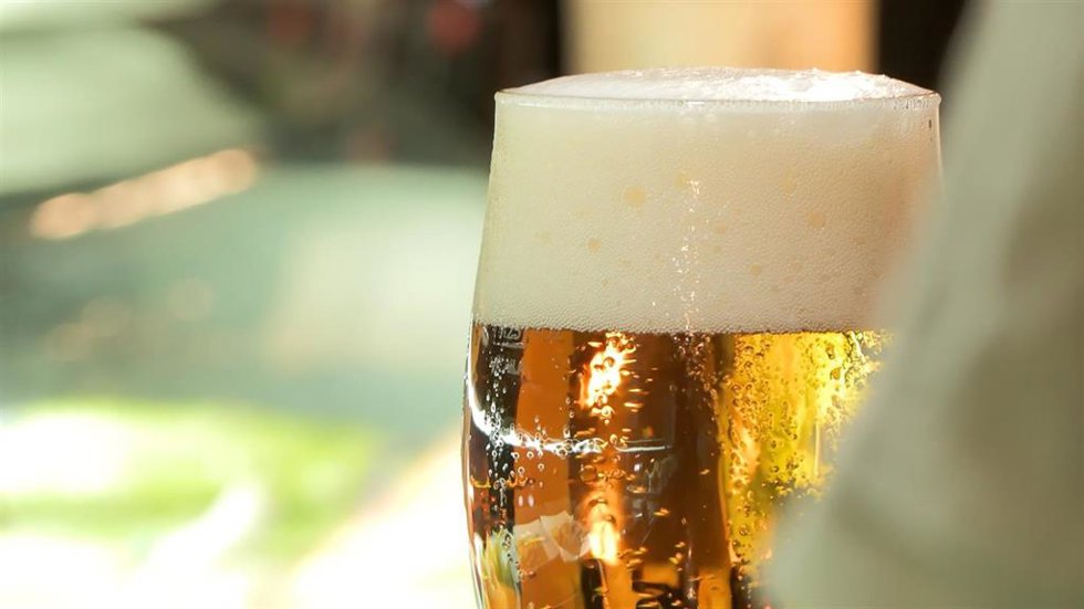 Archivo - Caña de cerveza
