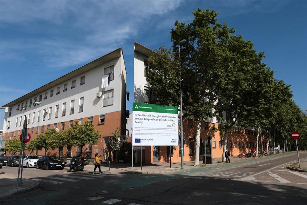Archivo - Imagen de archivo de las viviendas públicas del barrio sevillano de Los Bermejales.