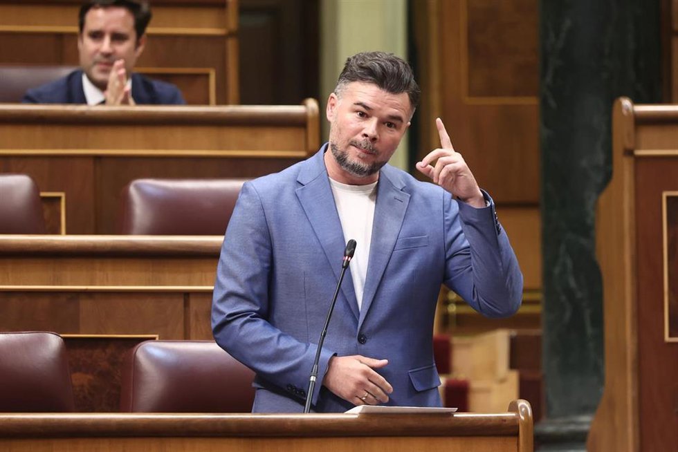 El portavoz de ERC en el Congreso, Gabriel Rufian, interviene durante una sesión plenaria, en el Congreso
