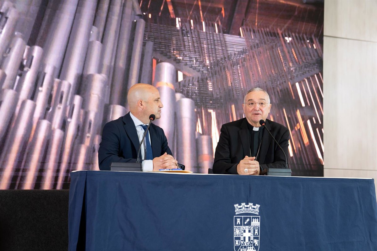 El convenio entre la Diputación y el Obispado de Almería permitirá obras en 16 templos por 240.000 euros este año