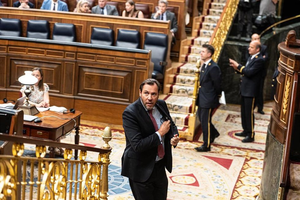 El ministro de Transportes, Óscar Puente, durante una sesión plenaria, en el Congreso de los Diputados, a 28 de mayo de 2026, en Madrid (España).