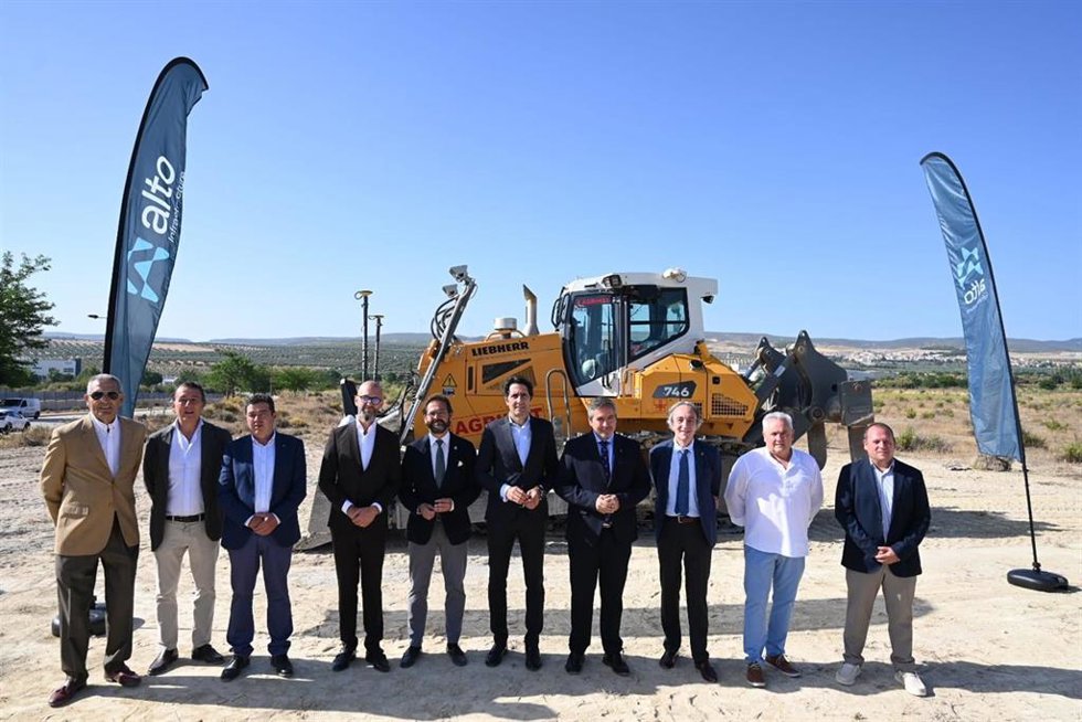 El delegado del Gobierno de la Junta de Andalucía en Granada, Antonio Granados, ha trasladado el respaldo del Ejecutivo andaluz al proyecto SP01, el primer centro de datos de nueva generación de Andalucía, ubicado en el Citai de Escúzar.