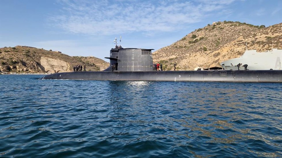 El submarino S-82 'Narciso Monturiol' inicia sus pruebas de mar con su primera navegación en aguas de Cartagena.