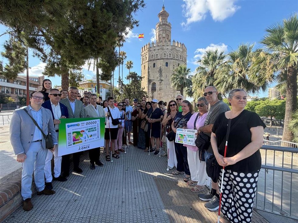La ONCE y la Fundación ONCE para la Atención de Personas con Sordoceguera celebran en Sevilla uno de los actos organizados en toda España con motivo del Día Internacional de las Personas Sordociegas.