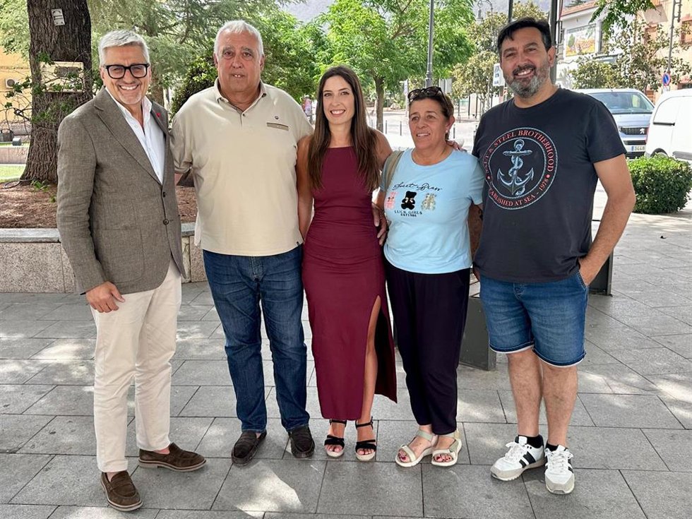 El secretario general del PSOE de Málaga y parlamentario andaluz, Josele Aguilar;  la parlamentaria andaluza y portavoz del PSOE de Málaga, Ana Villarejo, y el teniente de alcalde y secretario general del PSOE de Villanueva del Trabuco, Juan Luis Gallardo