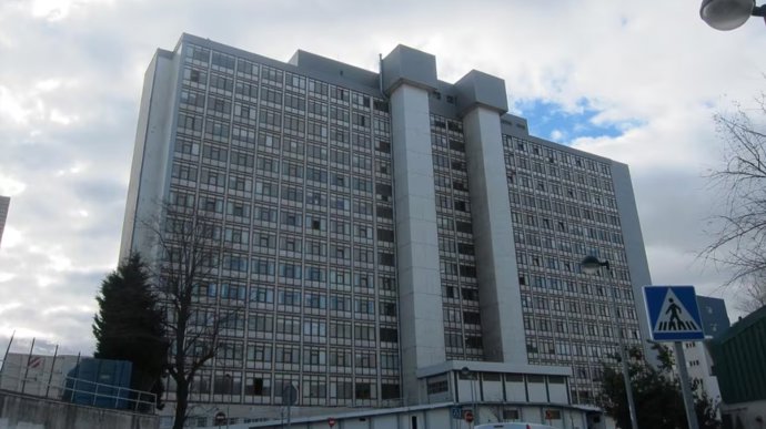 Edificio de la Residencia Cantabria, actualmente en periodo de desmontaje y en cuyos terrenos se ejecutará el Plan de Innovación en Salud