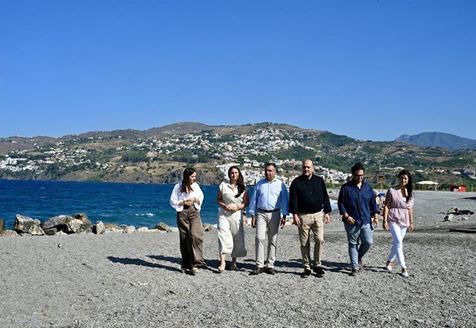 El presidente de la Diputación de Granada, Francis Rodríguez, ha visitado Salobreña.
