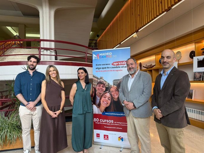 La consejera de Educación, Ciencia y Universidades de la Comunidad de Madrid, Mercedes Zarzalejo, visita el Colegio Mayor Mendel.
