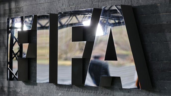 Archivo - 13 December 2024, Switzerland, Zürich: FIFA's logo pictured at FIFA headquarters ahead of the draw ceremony for the 2026 World Cup qualifiers. Photo: Christian Charisius/dpa