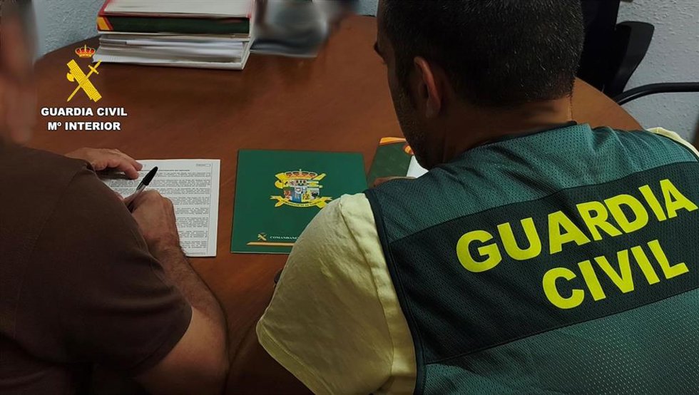 Agentes Participantes En La Operación En La Que Se Ha Investigado A Un Trabajador De Correos De Bermillo De Sayago (Zamora).