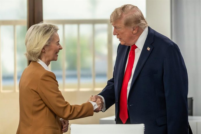 16 June 2026, France, Evian: Ursula von der Leyen (L), President of the European Commission, greets U.S. President Donald Trump before a working session on global trade, Iran, and the war in Ukraine at the G7 summit in Evian. Photo: Michael Kappeler/dpa-P