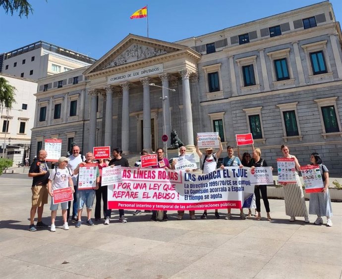Organizaciones de interinos frente al Congreso