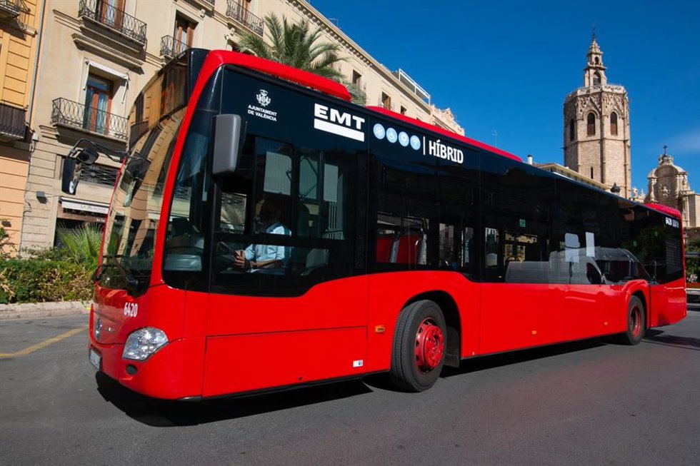 Archivo - Autobús híbrido de la EMT