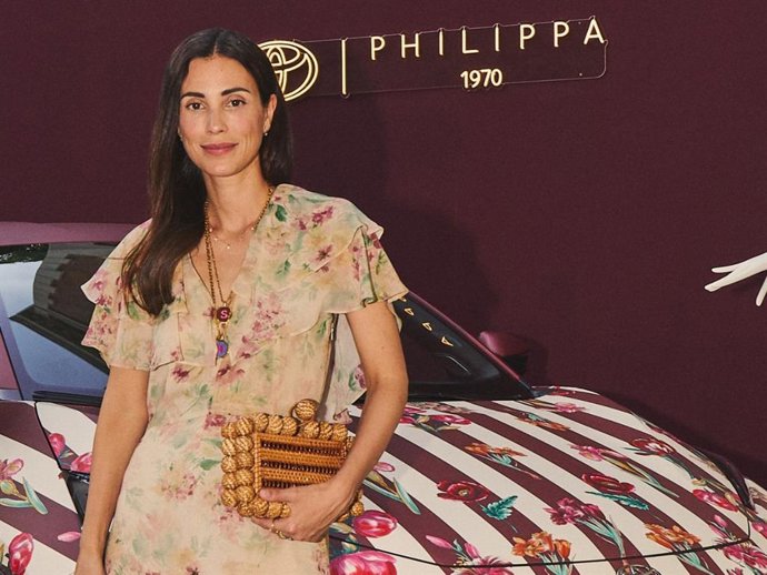 Sassa de Osma tiene el vestido acuarelado que mejor que más estiliza la figura y potencia el bronceado del verano