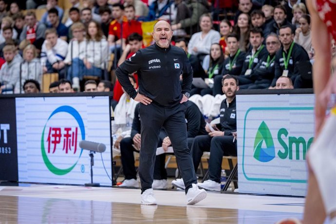 Archivo - Arquivo - O técnico da seleção nacional de basquete, Chus Mateo