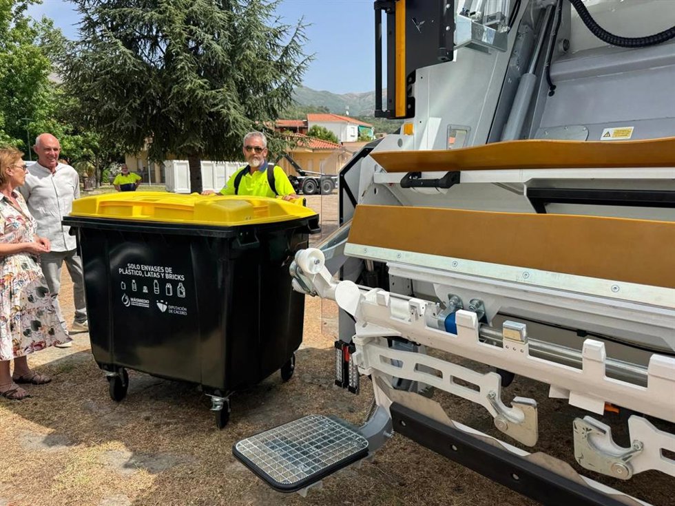 El Consorcio MásMedio de la Diputación de Cáceres refuerza la recogida de residuos en la comarca de La Vera con nuevos vehículos y contenedores de todas las fracciones