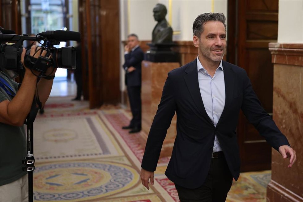El diputado del PP, Borja Sémper, a su salida de una sesión plenaria, en el Congreso de los Diputados, a 23 de junio de 2026, en Madrid (España). 