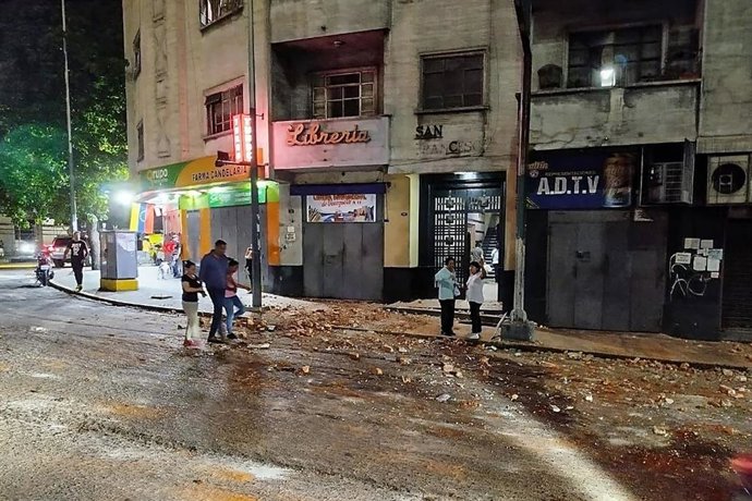 VENEZUELA, CARACAS - JUNE 25, 2026: People are seen in central Caracas after an earthquake. Two powerful earthquakes measuring 7.2 and 7.5 struck Venezuela on the evening of 24 June, causing at least 32 casualties and over 700 injuries, dozens of building