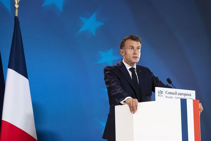 19 de junho de 2026, Bruxelas, Bruxelas, Bélgica: O presidente francês Emmanuel Macron fala à imprensa após a cúpula europeia.