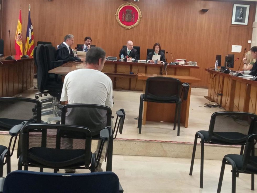 El ahora condenado, en la Audiencia.