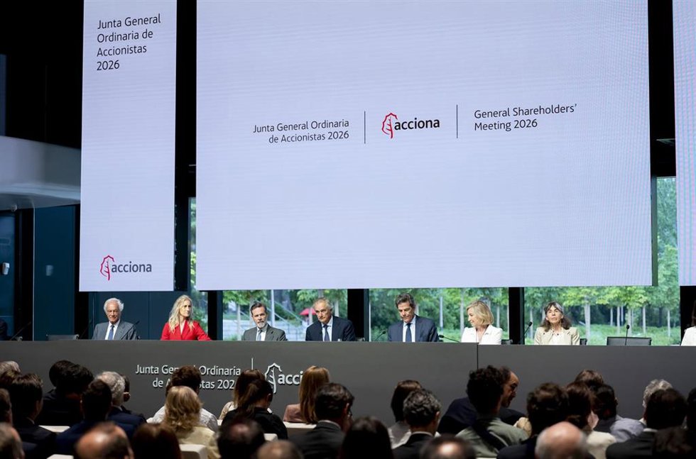 El presidente y CEO de Acciona, José Manuel Entrecanales Domecq (c), durante la Junta General de Accionistas de Acciona, a 25 de junio de 2026, en Madrid (España). 