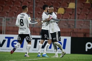 Futbol, Deportes Recoleta vs Colo Colo. Copa Chile 2026. El jugador de Colo Colo Arturo Vidal, derecha, celebra con sus companeros tras marcar un gol contra Deportes Recoleta durante el partido de la Copa Chile disputado en el estadio Santa Laura de