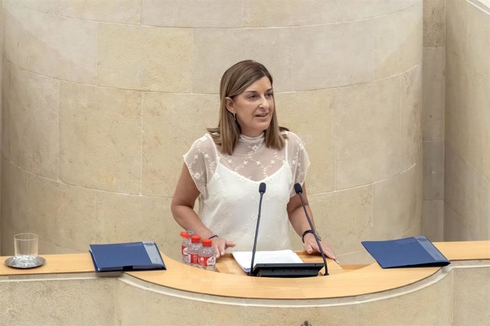 La presidenta de Cantabria, María José Sáenz de Buruaga, en el Debate sobre la Orientación Política del Gobierno