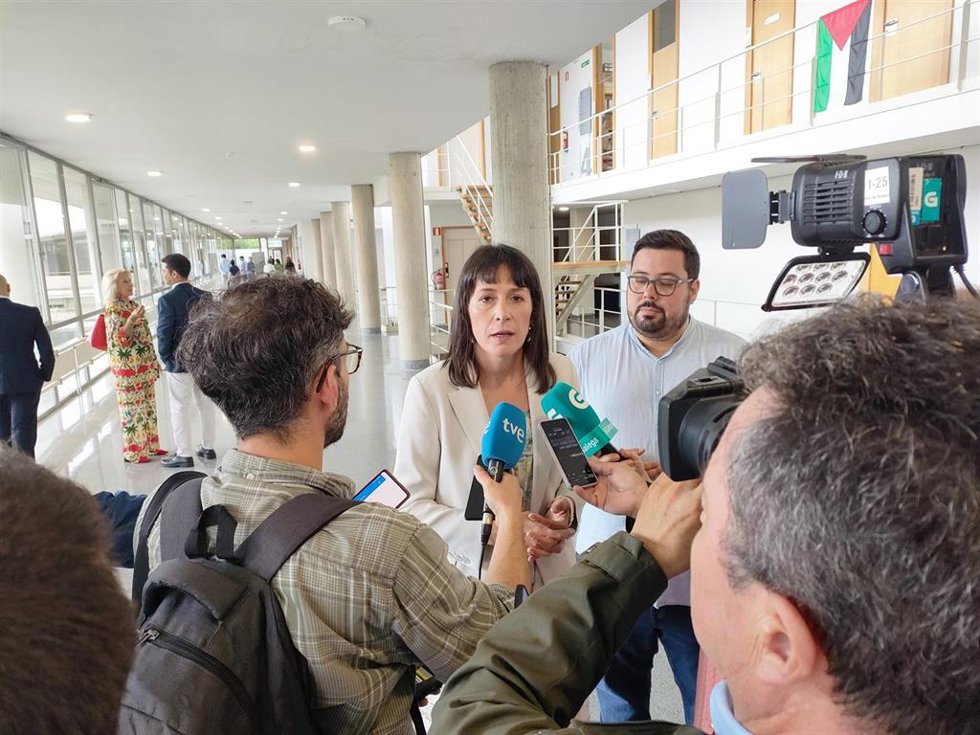 Ana Pontón, portavoz nacional del BNG, atiende a los medios en Vigo, antes de asistir a la toma de posesión de Carmen García ;Ateo, como nueva rectora de la UVigo.