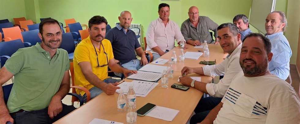 Reunión de Asaja en Peñafiel (Valladolid) para abordar el precio de la uva en la Ribera del Duero.
